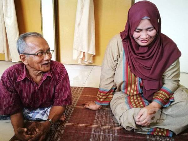 Pasangan istimewa Zainul Abidin dan Siti Rohani bertemu jodoh melalui radio.