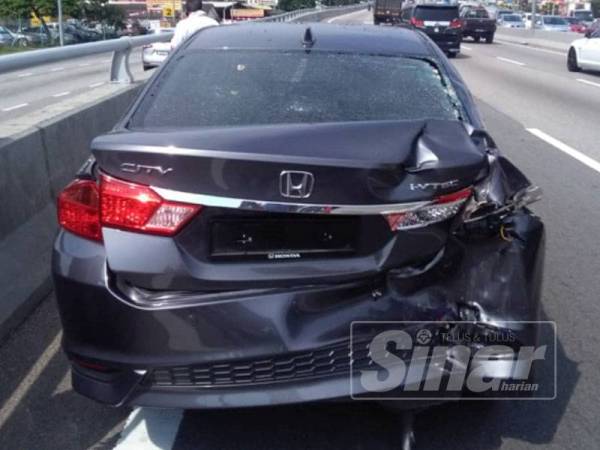 Mangsa mengalami kecederaan parah di bahagian kepala dan disahkan meninggal dunia akibat merempuh belakang sebuah kereta.