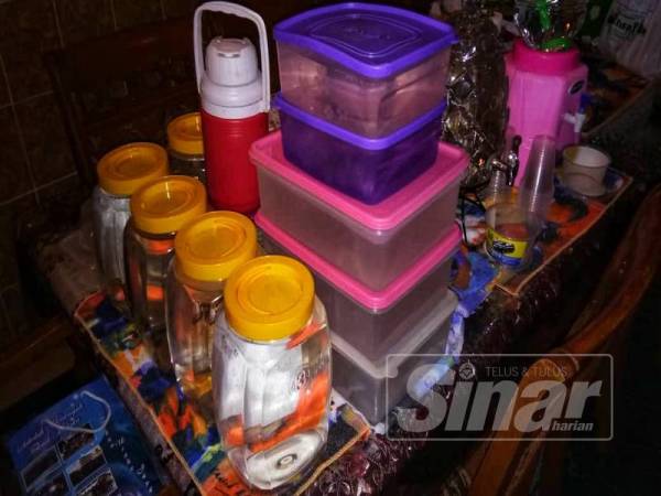 Simpanan air di rumah Ismail yang dibuat susulan insiden paip pecah sebelum gangguan kali kedua disebabkan henti tugas LRA Sungai Selangor Fasa 1, 2 dan 3 sejak semalam.