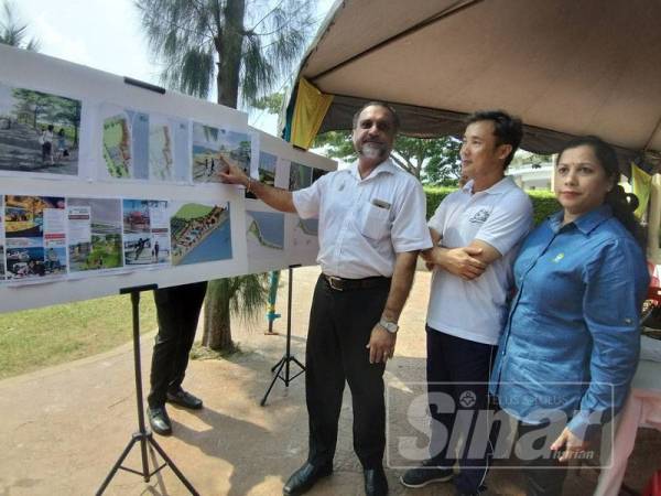 Jagdeep menerangkan projek pembangunan Gurney Wharf pada sidang media tadi.