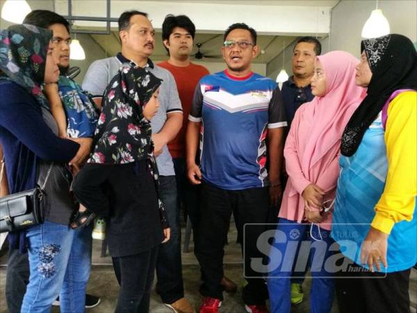 Sebahagian mangsa yang hadir sempat berbincang sesuatu.