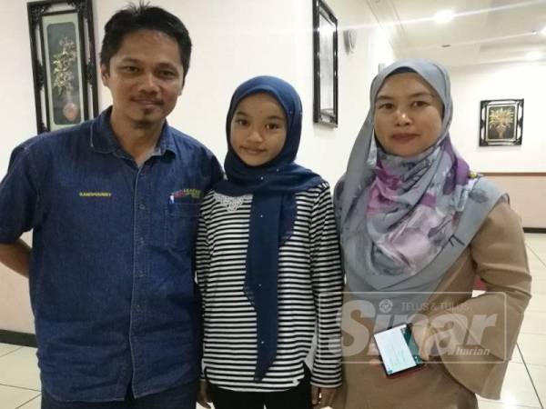 Samshainny bersama anak dan isterinya.