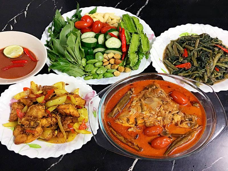 Menu enak yang dimasaknya untuk keluarga.