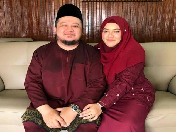 Suami tercinta sentiasa menyokong penuh minat dan impian wanita jelita berasal dari Kelantan itu.