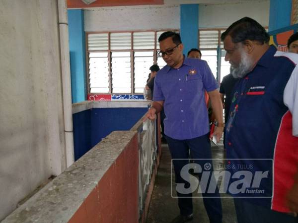 Masalah pencemaran najis burung di SK Tanjung Puteri Resort didakwa sudah berlarutan sejak sekian lama.