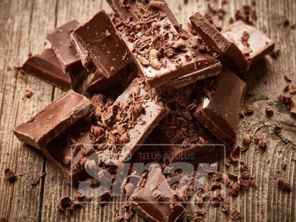 KANDUNGAN coklat hitam mengandungi mentega koko tanpa susu.