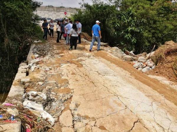 Jambatan haram yang terletak berhampiran tol Rawang dicadangkan untuk dirobohkan selepas menjadi punca pengaliran air tersumbat.