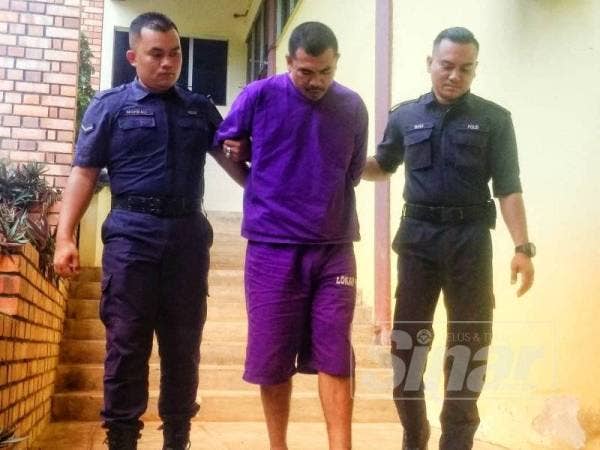 Tertuduh mengaku tidak bersalah memukul isterinya selepas dihadapkan ke Mahkamah Sesyen Temerloh hari ini.