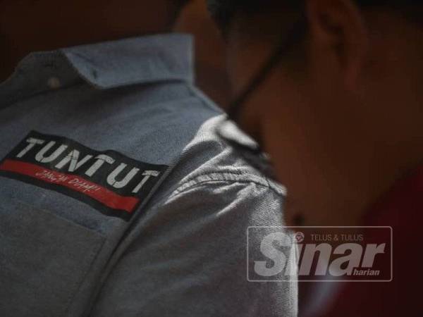 NGO Tuntut dan Pemuda UMNO Malaysia melakukan protes meminta Peguam Negara, Tommy Thomas meletak jawatan pada Jelajah Tuntut Kebenaran di hadapan Masjid Negara.
Foto - SHARIFUDIN ABDUL RAHIM