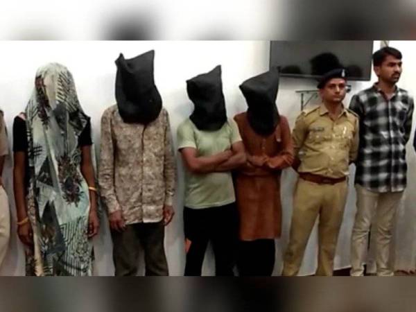 Selepas 14 tahun, rahsia wanita itu akhirnya terbongkar selepas seorang rakan Prakash bertembung dengan Bhikhiben di sebuah daerah di Mehsana, Gujarat baru-baru ini.