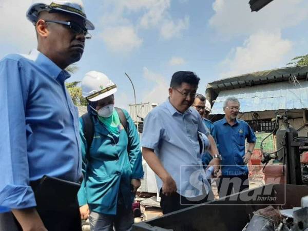 Exco Kerajaan Tempatan, Kesejahteraan Bandar dan Alam Sekitar negeri, Tan Chen Choon membuat pemeriksaan di sebuah bengkel yang dijadikan stor besi buruk.
