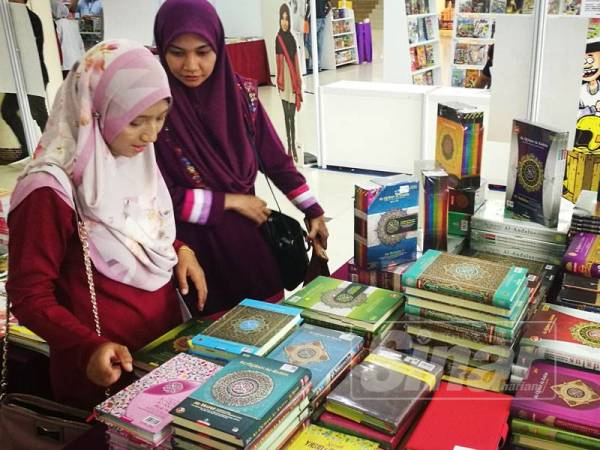 Sebahagian daripada 205 naskah Al-Quran yang ditawarkan di booth Karangkraf habis dijual.