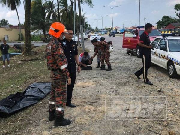 Mangsa tersepit berjaya dikeluarkan anggota bomba.
