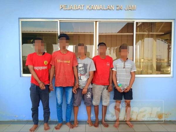 Lima warga Indonesia yang ditahan PPM di sangkar ikan, Pulau Ketam, Klang, semalam.