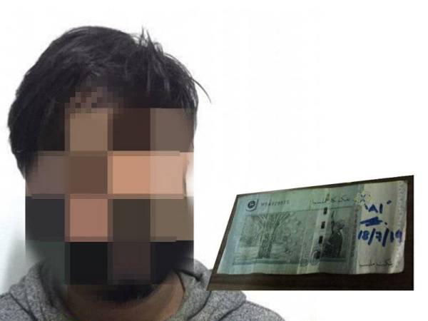 Lelaki warga Bangladesh yang ditahan serta wang RM50 yang digunakan suspek dalam cubaan menyogok anggota polis sebagai dorongan untuknya melepaskan diri kerana gagal mengemukakan lesen memandu.