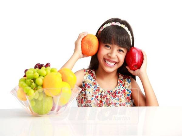 PEMAKANAN sihat penting pada awal usia.