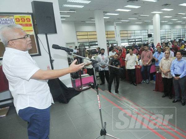Hussamuddin menyampaikan amanat pada sambutan ulang tahun Sinar Harian yang ke-13. - FOTO ROSLI TALIB
