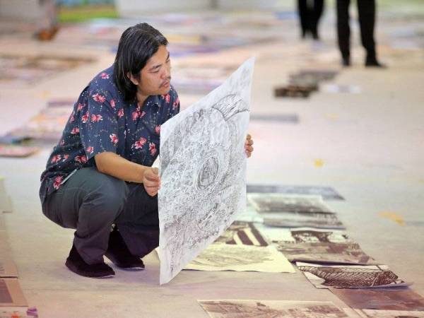 LUKISAN menarik yang turut mendapat anugerah pada pertandingan tahun lepas.