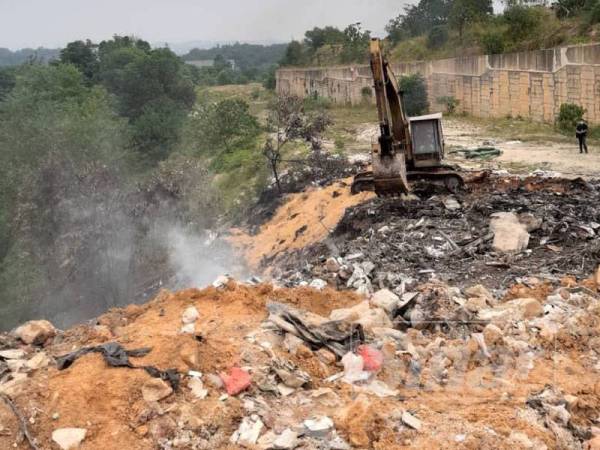 Operasi pemadaman giat dijalankan.