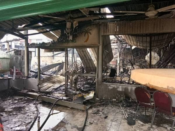 Keadaan sebuah restoran di Pandaraman yang terbakar pagi tadi. - FOTO JABATAN BOMBA DAN PENYELAMAT SELANGOR 