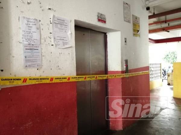 Lif yang rosak selepas terhempas semalam ditutup sementara untuk siasatan.