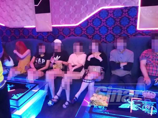 Antara yang ditahan dalam Ops Noda di pusat hiburan di Bandar Baru Klang, Klang malam tadi.