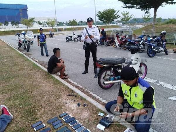 Polis menyoal siasat remaja ditahan dalam operasi semalam.