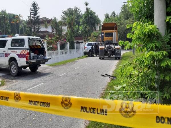 Dua pacuan empat roda yang membawa barang kemas milik majikan telah dilarikan ketika melalui Jalan Chin Hwa awal pagi tadi.