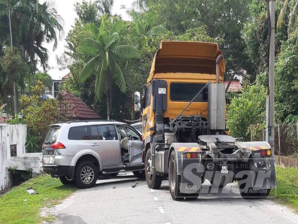 Rompakan terancang, sebuah lori digunakan untuk merempuh dua kenderaan yang membawa barang kemas bernilai RM1 juta hari ini.