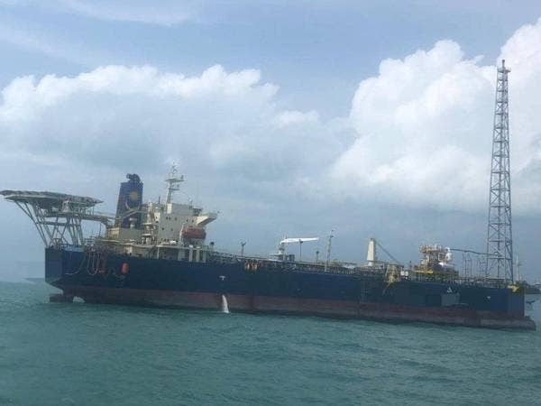 Kapal yang ditahan kerana berlabuh tanpa kebenaran di perairan Johor Timur.