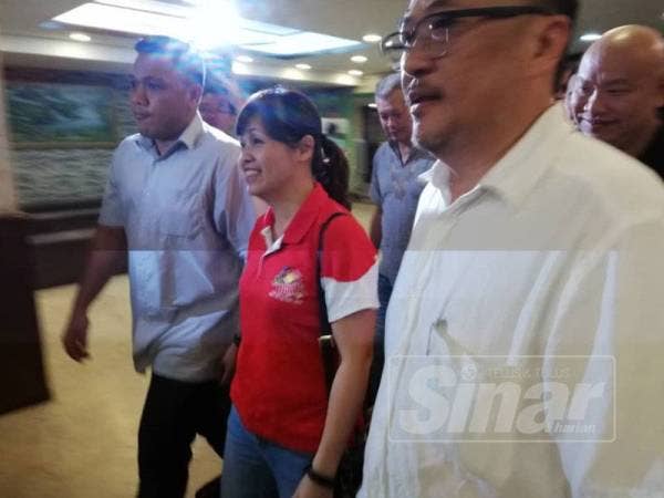 Timbalan Menteri Pendidikan yang juga Setiausaha Antarabangsa DAP, Teo Nie Ching turut menghadiri taklimat berkaitan isu khat jawi di Ibu Pejabat DAP di Kuala Lumpur, malam ini. - Foto SINAR HARIAN