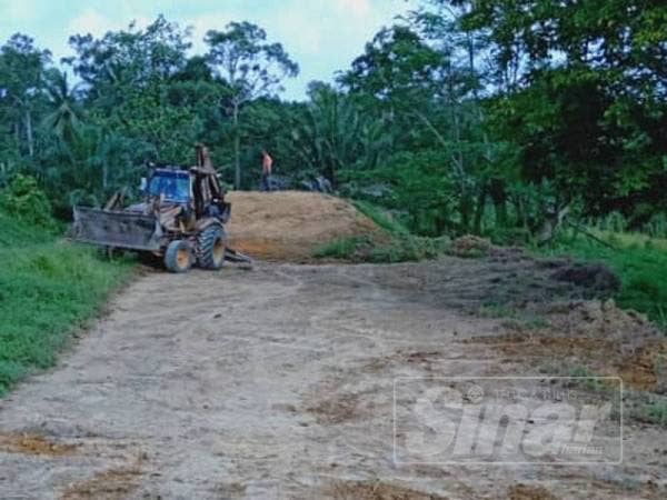 Kerja baik pulih dilakukan di Litar Motocross Felda Air Tawar 4 dalam usaha menarik minat anak muda.