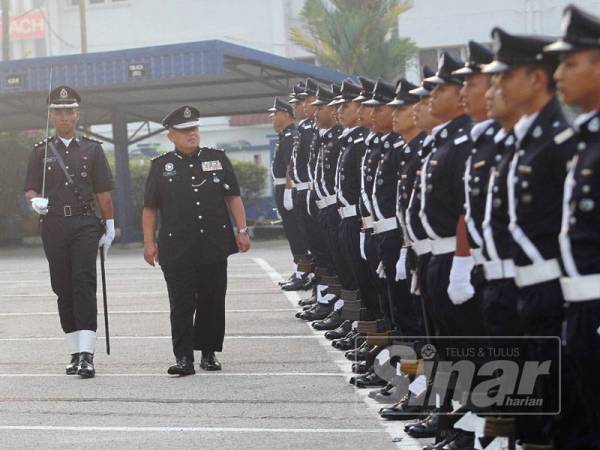 Abdul Jalil membuat pemeriksaan kawad di IPK di sini hari ini.