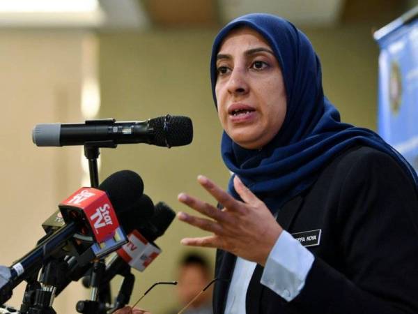 Latheefa Koya bercakap semasa sesi soal jawab pada Program 'Exclusive On Stage With The Chief Commissioner' hari ini. - Foto Bernama