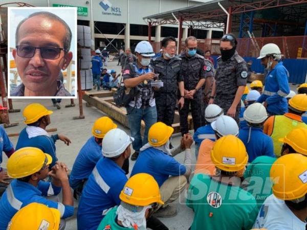 Pegawai Imigresen Johor ketika membuat pemeriksaan dalam serbuan berkenaan. Gambar kecil: Baharuddin