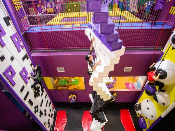 UJI keberanian diri dengan superclimb.