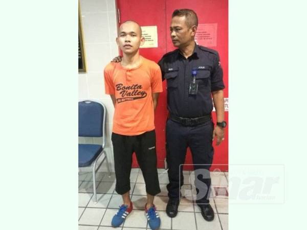 Tertuduh mengaku salah mengugut mahu membunuh adik lelakinya dengan pisau di Mahkamah Majistret Kuala Terengganu hari ini.