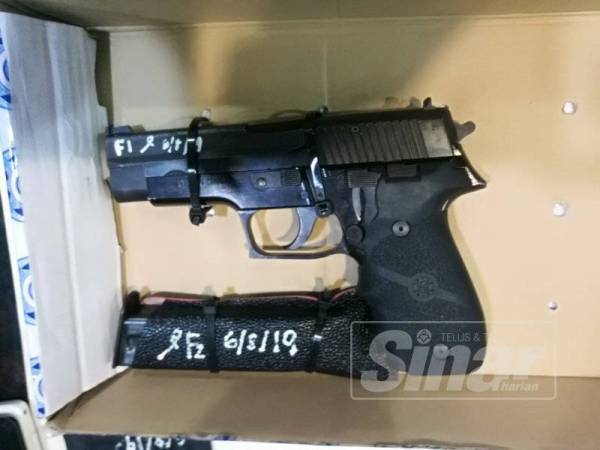 Pistol yang dirampas susulan tertangkap seorang lelaki di Lebuhraya Besraya semalam.
