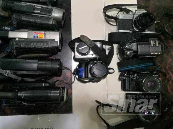 Antara rampasan barang curi susulan tertangkapnya empat suspek di Kampung Tasik Permai Ampang, baru-baru ini.