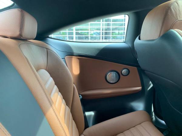 RUANG penumpang bahagian belakang.