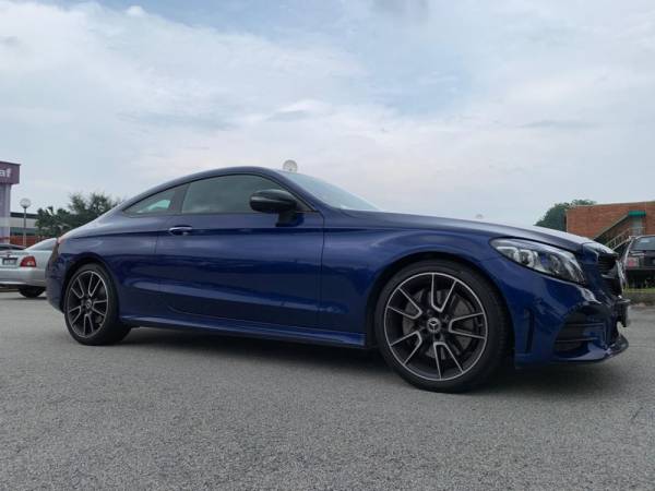 C300 Coupe merupakan versi pemasangan tempatan.