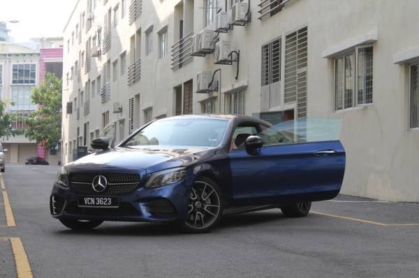 C300 Coupe sebuah kereta sedan mewah yang dilengkapi teknologi terkini berciri sporty.