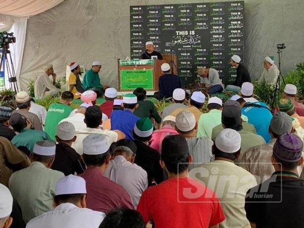 Tuan Ibrahim semasa menyampaikan kuliah Jumaat di Medan Ilmu, Kota Bharu hari ini.