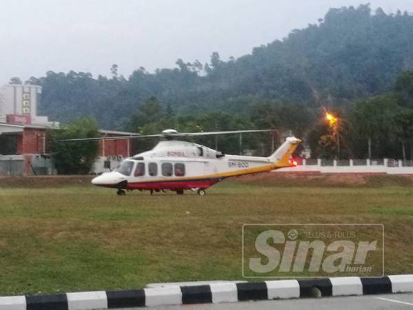 Helikopter terpaksa berpatah balik ke Ibu Pejabat JBPM di Indera Mahkota di sini berikutan keadaan lokasi tidak sesuai untuk melakukan kaedah winching.
