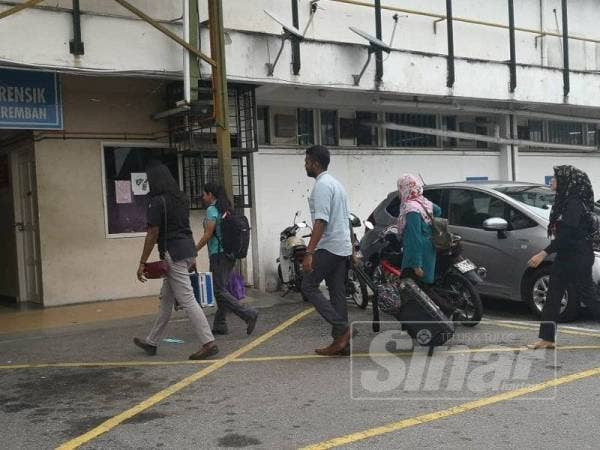 Sebahagian pasukan perubatan yang baru tiba di Jabatan Forensik HTJ.