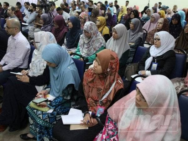 Peserta program mendengar syarahan perdana bertajuk 'Gratitude, Expectations and New Horizon For Islamicisation and Revelvantisation' di Universiti Islam Antarabangsa Malaysia hari ini. - FOTO: ASRIL ASWANDI SHUKOR
