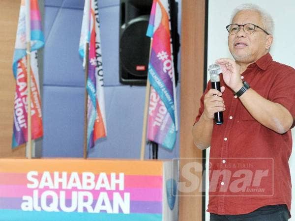 Pengasas Yayasan Warisan Ummah Ikhlas, Datuk Hussamuddin Yaacub menyampaikan ucapan ketika Sinergi Media Sempena Malaysia #QuranHour 2019. -Foto Sinar Harian ROSLI TALIB