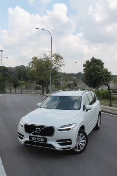 MOMENTUM amat tegap, besar dan mampu memuatkan tujuh individu pada masa serentak.