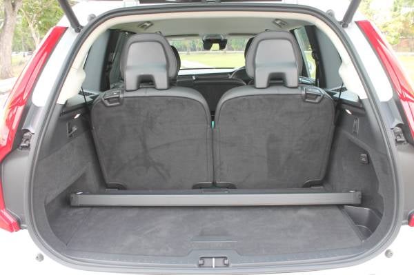 RUANG but juga cukup luas untuk menempatkan pelbagai saiz barang.