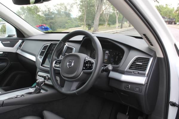 REKAAN dalaman lebih ringkas dan praktikal tetapi cukup mewah.